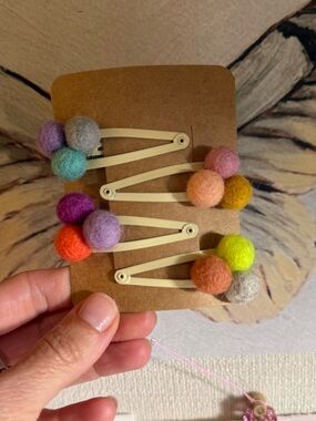 NWOT Girls Pom Pom trio hair clip set of 4